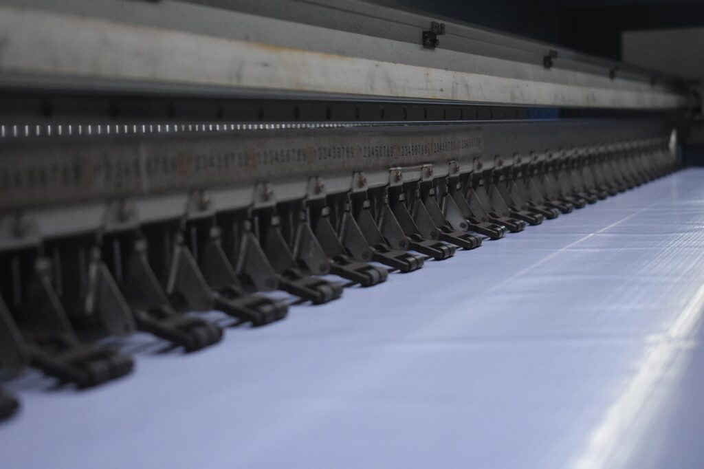 Mašina za plastifikaciju štampanih nalepnica i brošura, štiti od vlage i UV zračenja