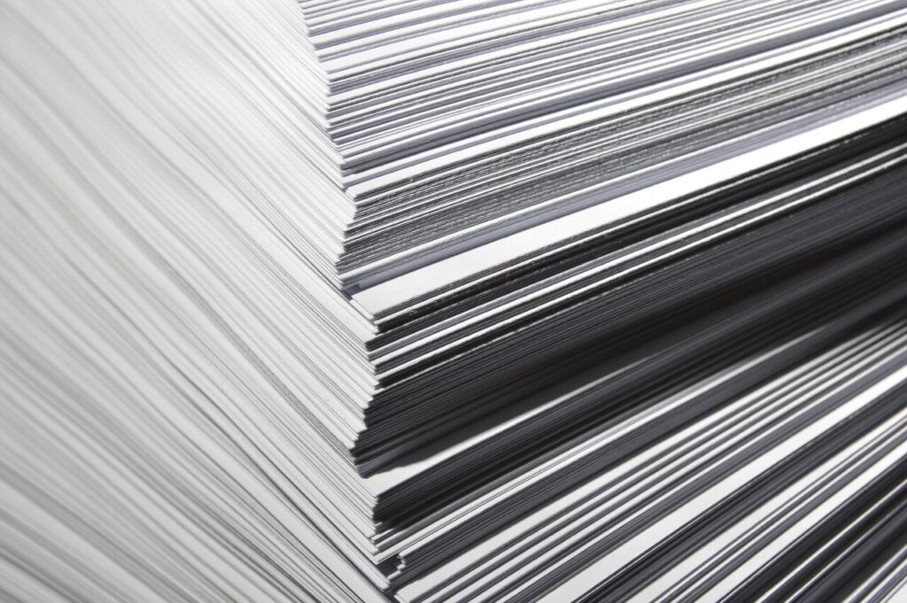 Šta sve jedna firma može da dobije od štamparije osim same štampe 3 paper, stack, white, studio, lighting, a4, smart, flash, light, gray paper, gray light, gray lights
