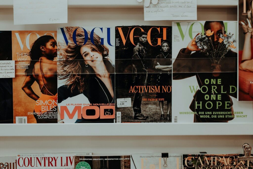 Štampa knjiga, časopisa i publikacija: kako izabrati format, povez i tiraž 4 a bunch of magazine covers on a wall