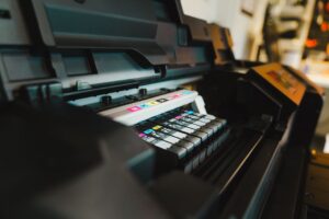 Probni otisak za kontrolu boja u stampi i poredjenje CMYK i Pantone nijansi