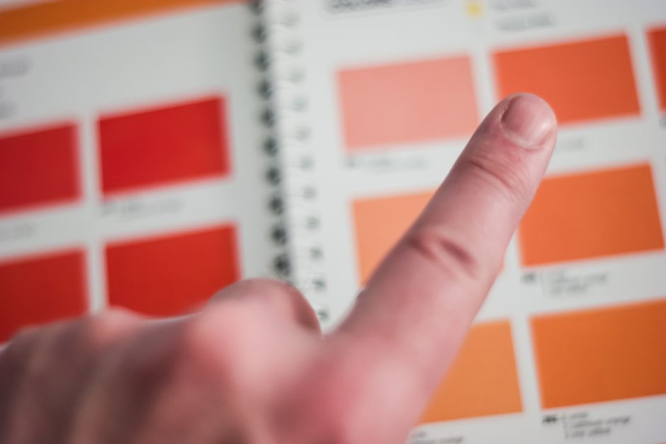 Detalj kataloga sa proizvodima i tehnickim podacima pripremljenim za stampu